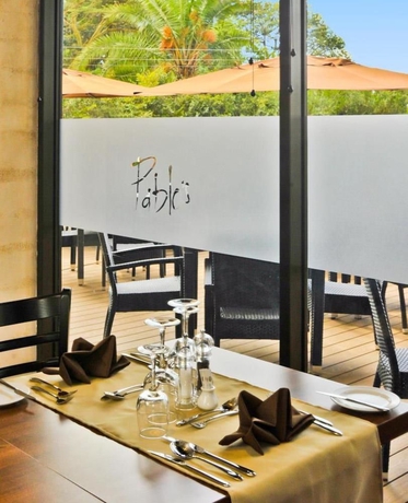 Imagen del bar/restaurante del Hotel Four Points By Sheraton Nairobi Hurlingham. Foto 3