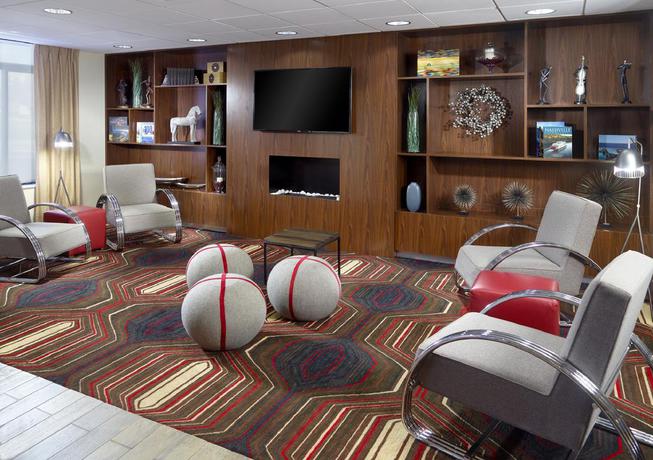 Imagen de los interiores del Hotel Four Points By Sheraton Nashville Airport. Foto 8