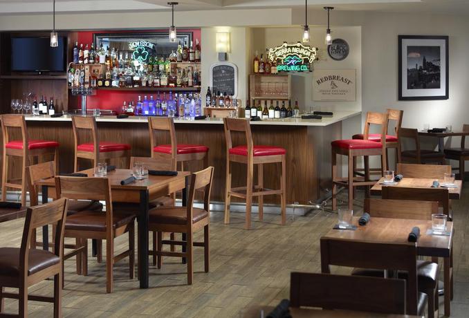 Imagen del bar/restaurante del Hotel Four Points By Sheraton Nashville Airport. Foto 2