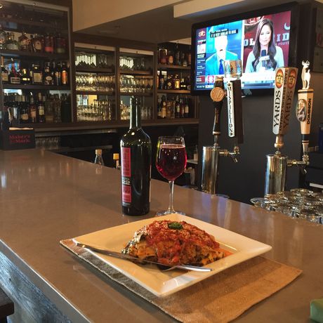 Imagen del bar/restaurante del Hotel Four Points By Sheraton Newark. Foto 3