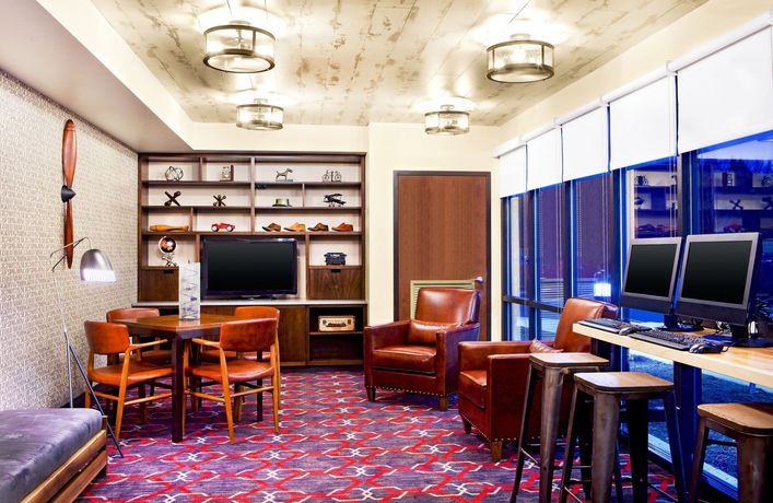 Imagen de los interiores del Hotel Four Points By Sheraton Newark. Foto 11