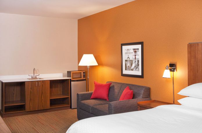 Imagen de la habitación del Hotel Four Points By Sheraton Newark. Foto 8