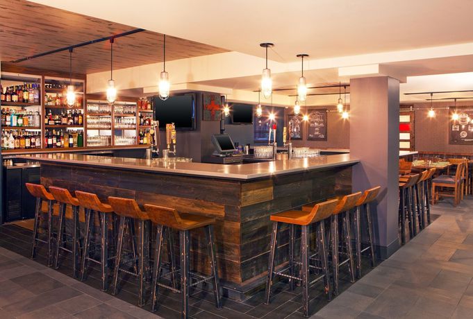Imagen del bar/restaurante del Hotel Four Points By Sheraton Newark. Foto 4