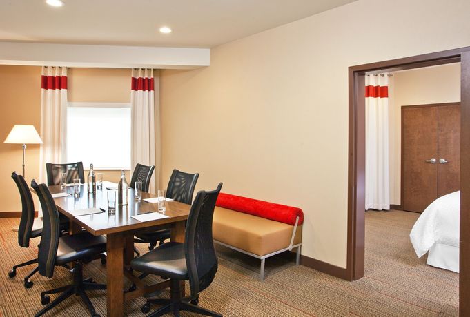 Imagen de la habitación del Hotel Four Points By Sheraton Newark. Foto 9