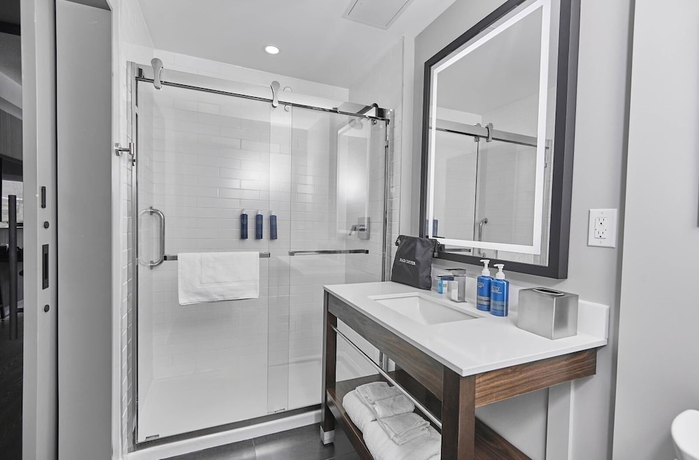 Imagen de la habitación del Hotel Four Points By Sheraton Oakville. Foto 8