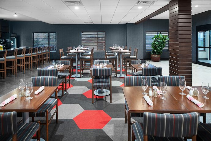 Imagen del bar/restaurante del Hotel Four Points By Sheraton Oklahoma City Airport. Foto 2