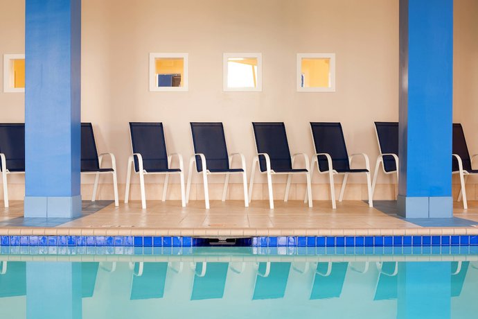 Imagen de la piscina del Hotel Four Points By Sheraton Oklahoma City Quail Springs. Foto 11