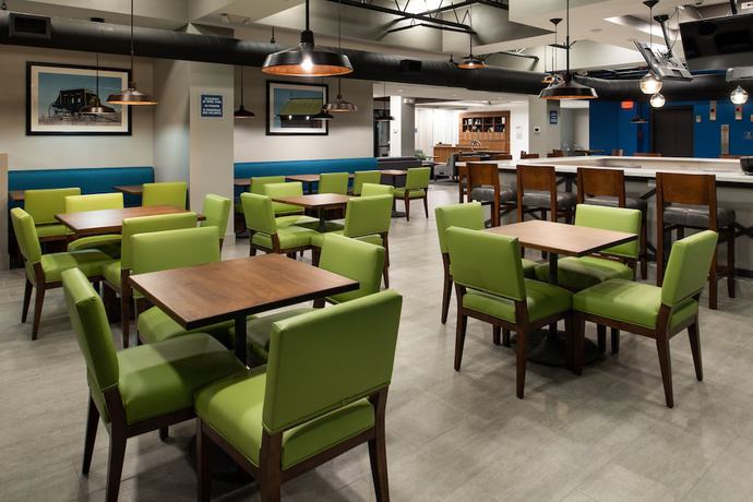 Imagen del bar/restaurante del Hotel Four Points By Sheraton Omaha Midtown. Foto 2