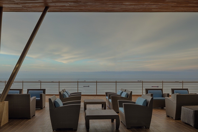 Imagen del bar/restaurante del Hotel Four Points By Sheraton Oran. Foto 2