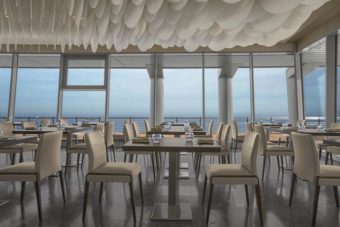 Imagen del bar/restaurante del Hotel Four Points By Sheraton Oran. Foto 4