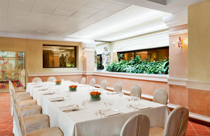 Imagen de los interiores del Hotel Four Points By Sheraton Padova. Foto 12