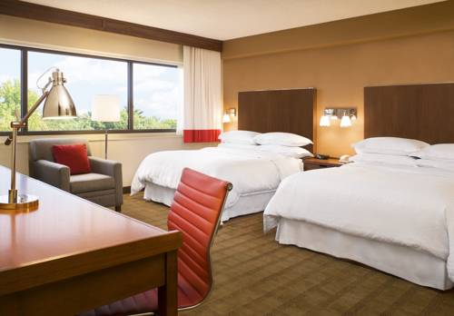 Imagen de la habitación del Hotel Four Points By Sheraton Peoria. Foto 6