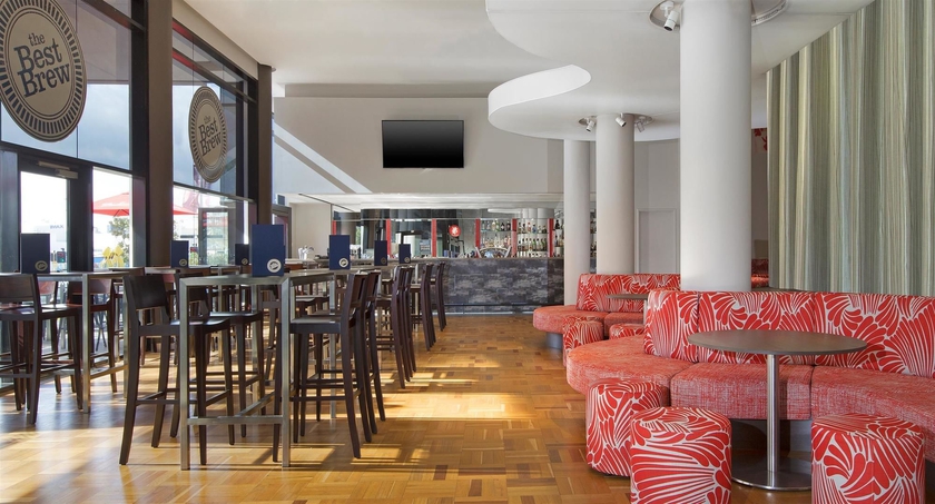 Imagen del bar/restaurante del Hotel Four Points By Sheraton Perth. Foto 5