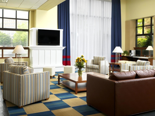 Imagen de los interiores del Hotel Four Points By Sheraton Philadelphia Airport. Foto 10
