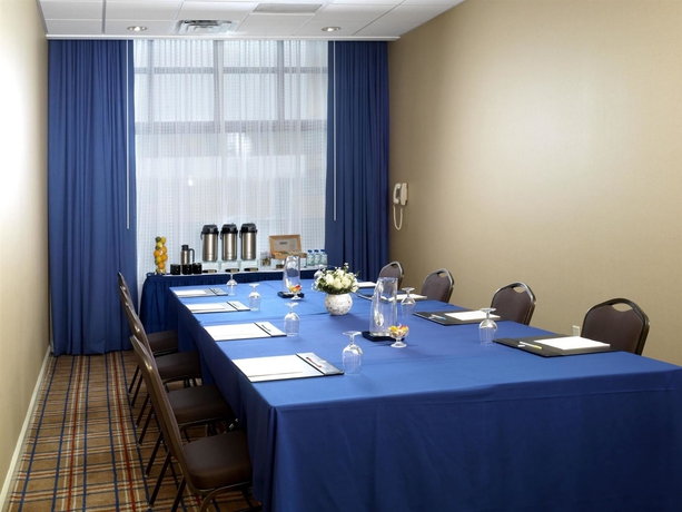 Imagen de los interiores del Hotel Four Points By Sheraton Philadelphia Airport. Foto 11