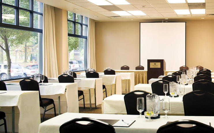 Imagen de los interiores del Hotel Four Points By Sheraton Philadelphia Airport. Foto 14