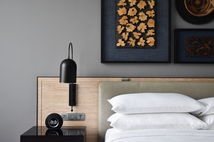 Imagen de la habitación del Hotel Four Points By Sheraton Phuket Patong Beach Resort. Foto 3