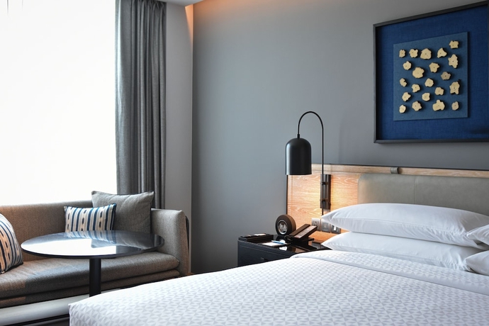 Imagen de la habitación del Hotel Four Points By Sheraton Phuket Patong Beach Resort. Foto 8