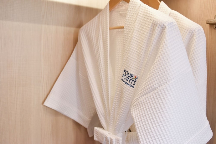 Imagen de la habitación del Hotel Four Points By Sheraton Phuket Patong Beach Resort. Foto 10