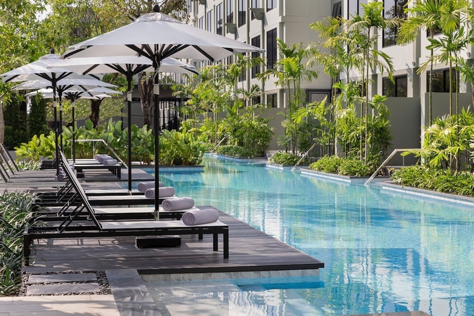 Imagen de la piscina del Hotel Four Points By Sheraton Phuket Patong Beach Resort. Foto 19