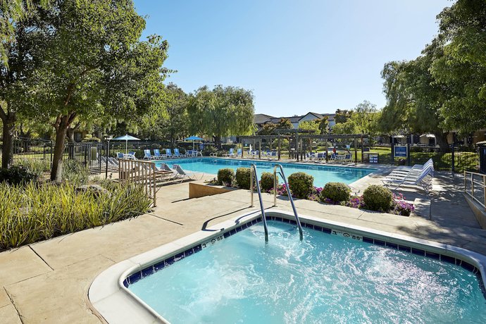 Imagen de la piscina del Hotel Four Points By Sheraton Pleasanton. Foto 17