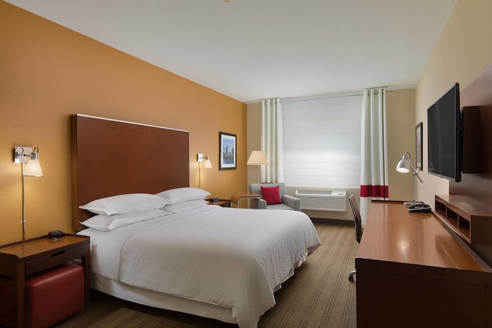 Imagen de la habitación del Hotel Four Points By Sheraton Portland East. Foto 9
