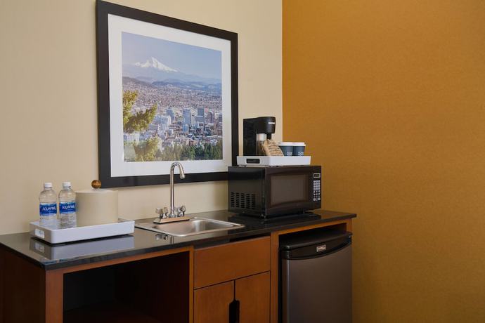 Imagen de la habitación del Hotel Four Points By Sheraton Portland East. Foto 11