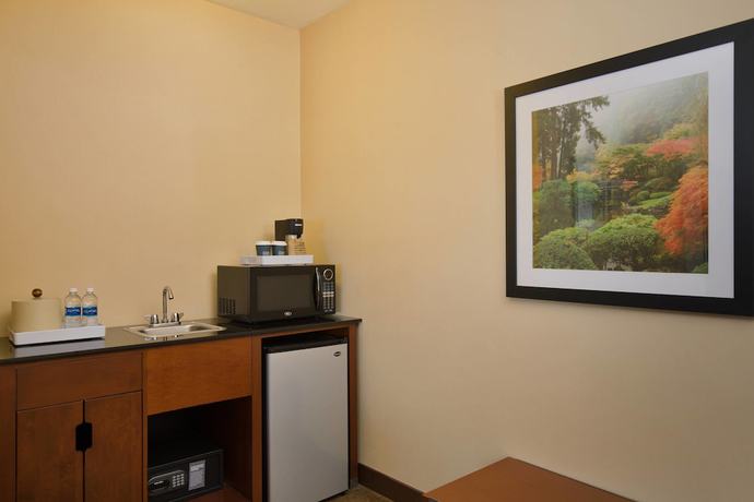 Imagen de la habitación del Hotel Four Points By Sheraton Portland East. Foto 13