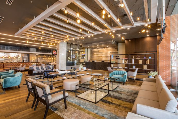 Imagen del bar/restaurante del Hotel Four Points By Sheraton Puebla. Foto 3