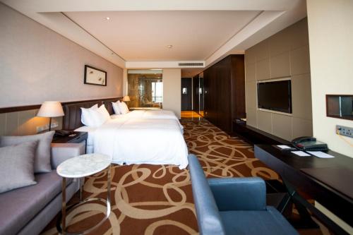 Imagen de la habitación del Hotel Four Points By Sheraton Qingdao, West Coast. Foto 8