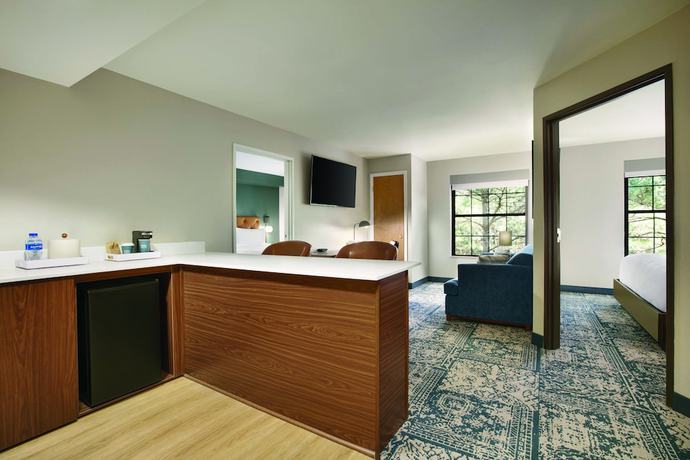 Imagen de la habitación del Hotel Four Points By Sheraton Raleigh Arena. Foto 4