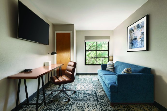 Imagen de la habitación del Hotel Four Points By Sheraton Raleigh Arena. Foto 5