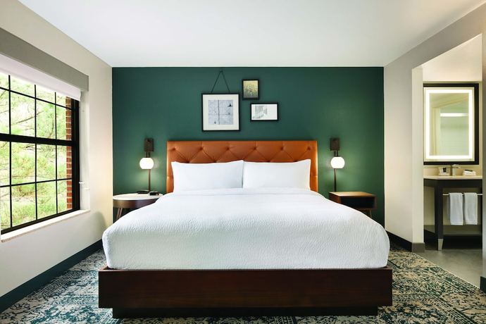 Imagen de la habitación del Hotel Four Points By Sheraton Raleigh Arena. Foto 6