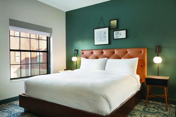 Imagen de la habitación del Hotel Four Points By Sheraton Raleigh Arena. Foto 7