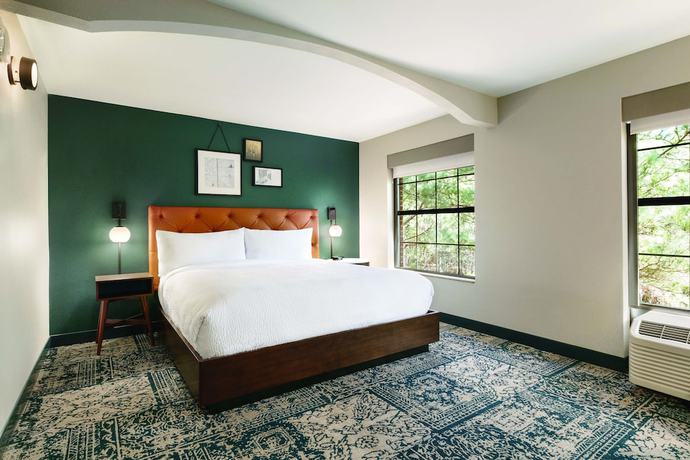 Imagen de la habitación del Hotel Four Points By Sheraton Raleigh Arena. Foto 11