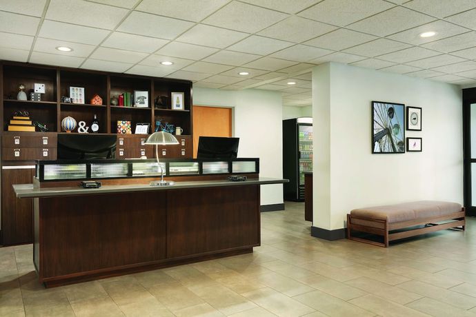 Imagen de los interiores del Hotel Four Points By Sheraton Raleigh Arena. Foto 20