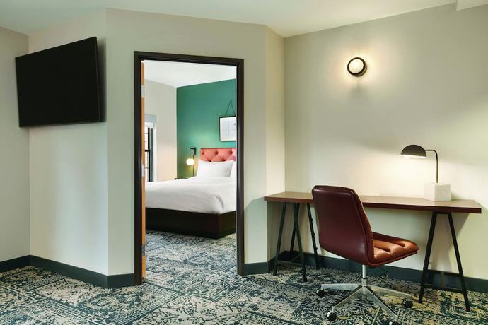 Imagen de la habitación del Hotel Four Points By Sheraton Raleigh Arena. Foto 13