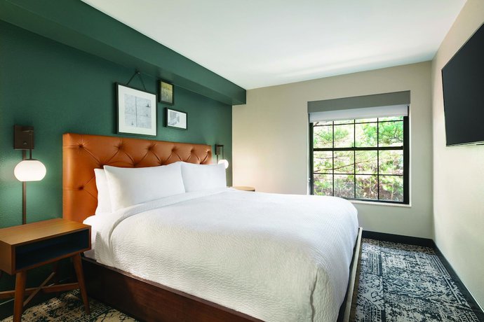 Imagen de la habitación del Hotel Four Points By Sheraton Raleigh Arena. Foto 15