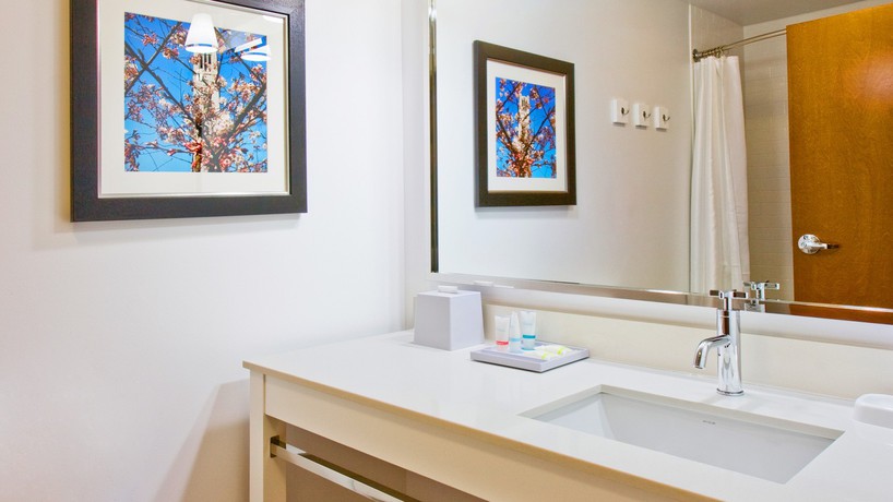 Imagen de la habitación del Hotel Four Points By Sheraton Raleigh Durham Airport. Foto 4