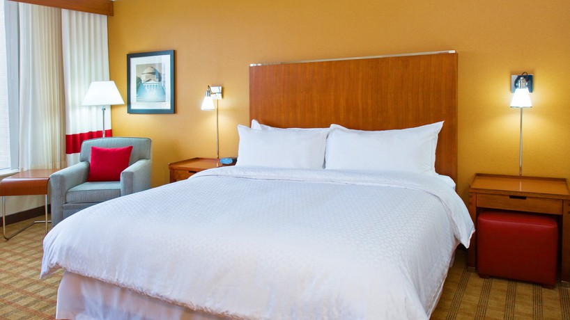 Imagen de la habitación del Hotel Four Points By Sheraton Raleigh Durham Airport. Foto 5
