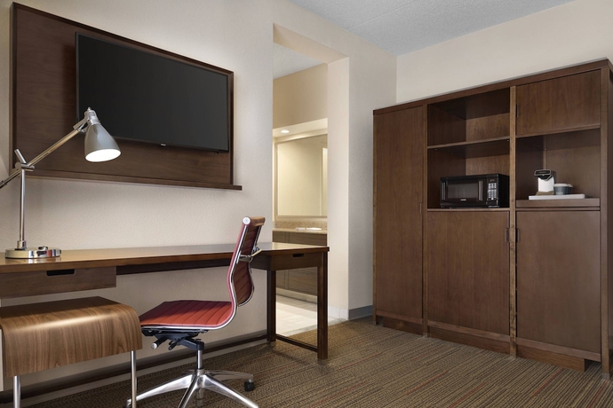 Imagen de la habitación del Hotel Four Points By Sheraton Raleigh North. Foto 6