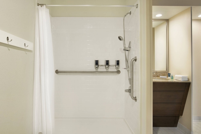 Imagen de la habitación del Hotel Four Points By Sheraton Raleigh North. Foto 12