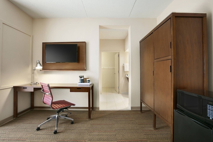 Imagen de la habitación del Hotel Four Points By Sheraton Raleigh North. Foto 13