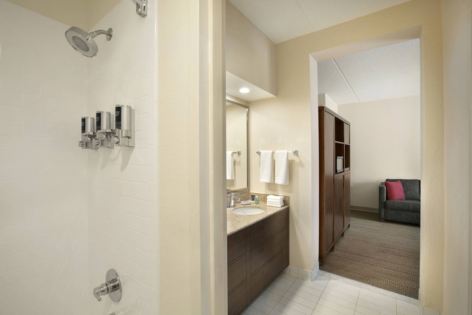 Imagen de la habitación del Hotel Four Points By Sheraton Raleigh North. Foto 14