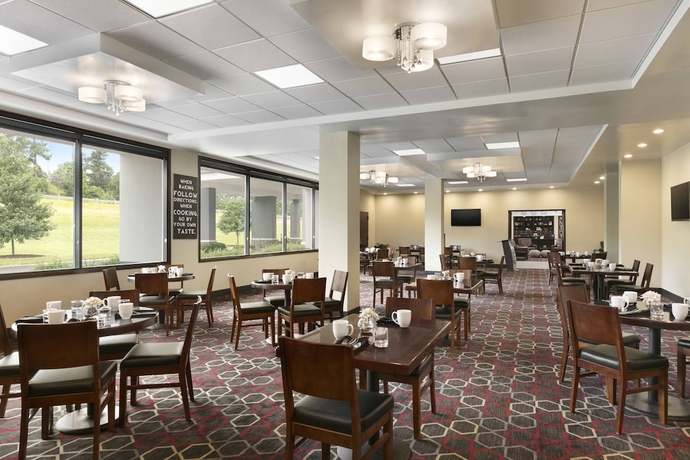 Imagen del bar/restaurante del Hotel Four Points By Sheraton Raleigh North. Foto 2
