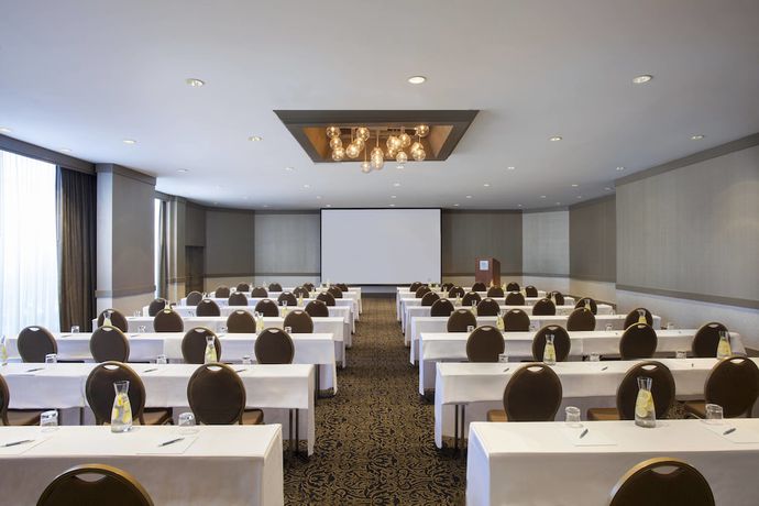 Imagen de los interiores del Hotel Four Points By Sheraton Richmond. Foto 10