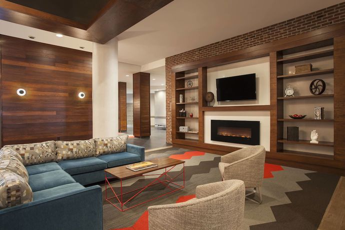 Imagen de los interiores del Hotel Four Points By Sheraton Richmond. Foto 11