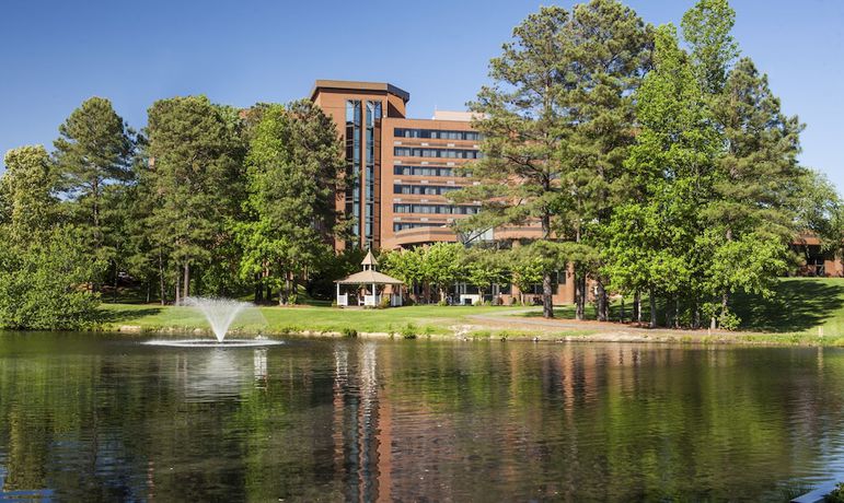 Imagen de los exteriores del Hotel Four Points By Sheraton Richmond. Foto 8