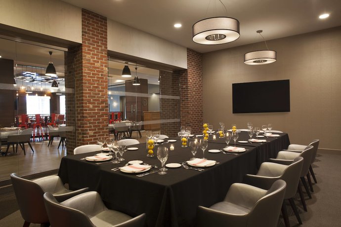 Imagen de los interiores del Hotel Four Points By Sheraton Richmond. Foto 14