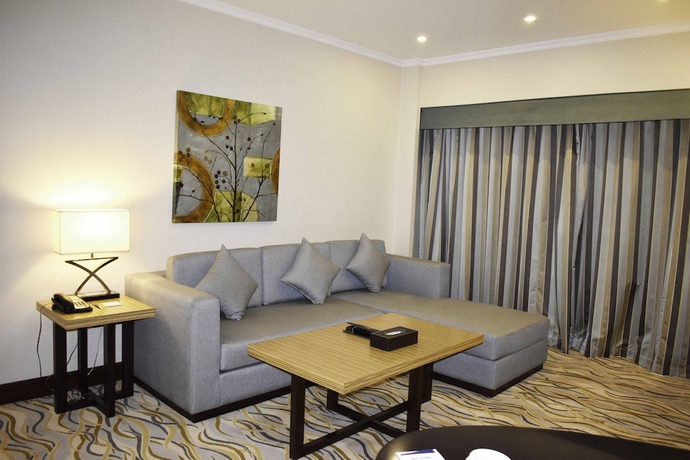 Imagen de la habitación del Hotel Four Points By Sheraton Riyadh Khaldia. Foto 11